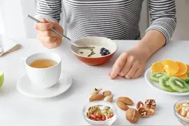 饿一饿会多活20年？科学家表明：饥饿时，细胞会自己“吃掉”自己图片