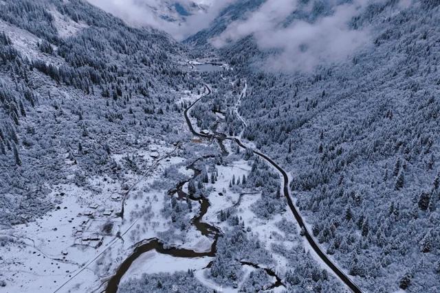 4860米云端告白指南！在达古冰川的日照金山下，说最甜的情话