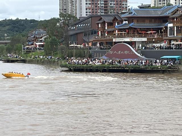 巴中市恩阳古镇“十一”假期文旅市场火爆出圈