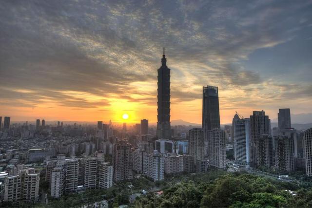 以为中国好惹？英国这次闹大了！约翰逊公然窜台，蔡英文激动出席给足牌面，释放信号不简单