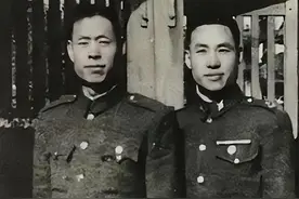 渡江战役前，段氏兄弟策反10万国军，蒋介石大骂：断送我半壁江山图片
