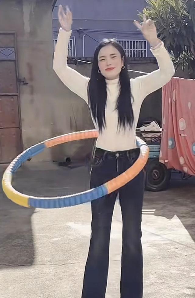 江苏“呼啦圈西施	”颜倩离世！3岁儿子目睹全程，去年被抢救20天