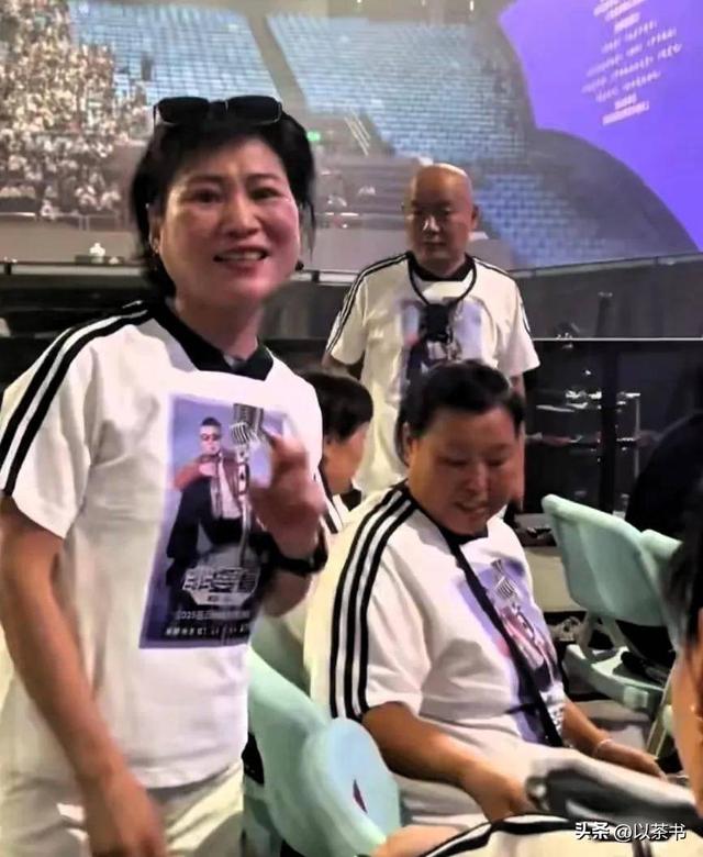 一人挣钱全家花！岳云鹏弟弟全国骑行看望老母，有哥在啥都不用干