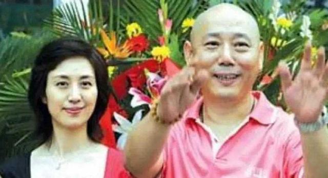 离婚18年才发现，身价上亿住四合院的李成儒，真的配不上史依弘