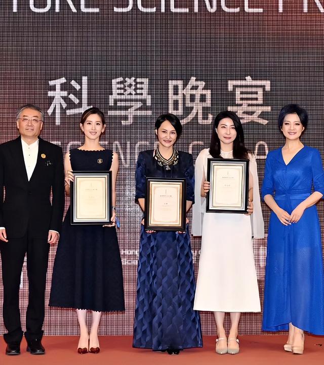 结婚13年，44岁郭晶晶再次迎来喜讯，官媒发文	，终于等到这一天