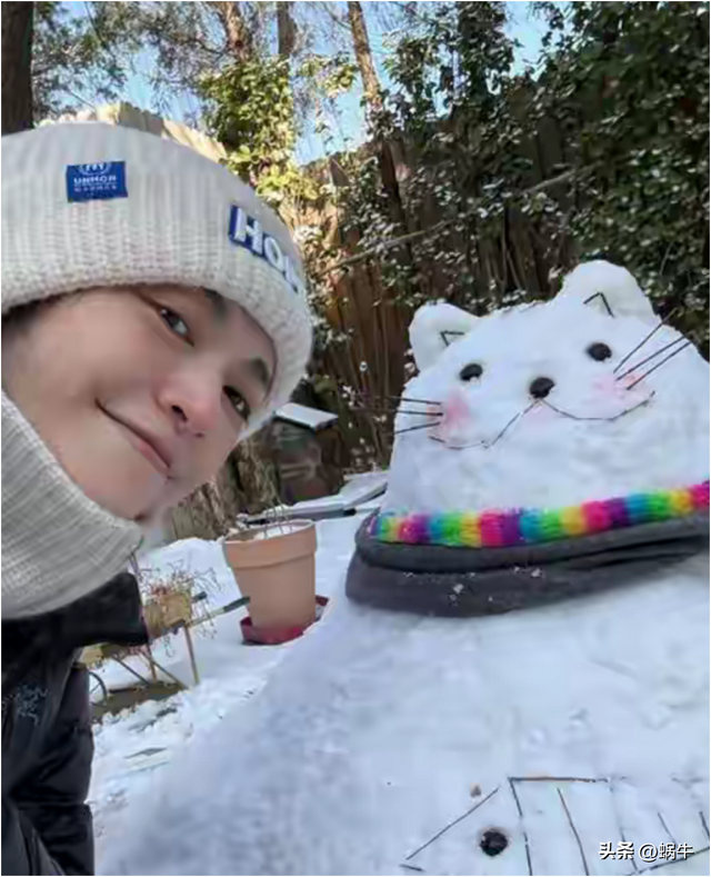 姚晨和儿子在北京别墅堆雪人，儿子土豆越长越帅，院子里都是猫窝