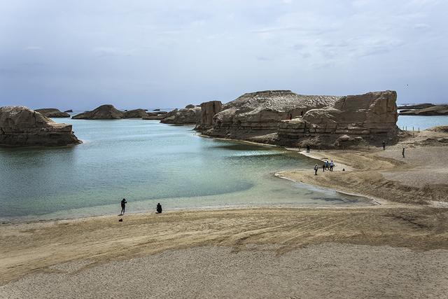 青海旅游-海西州-乌素特水上雅丹景区
