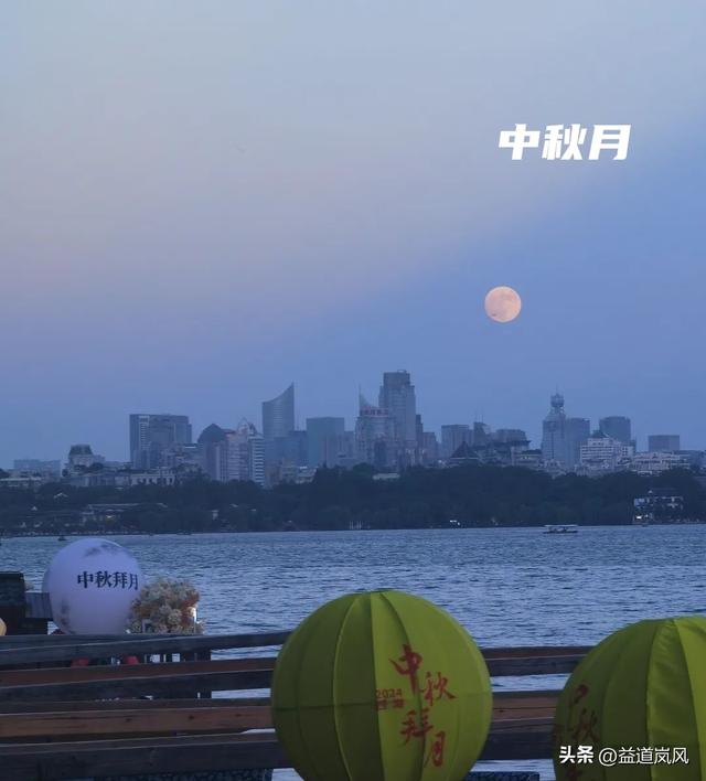 杭州西湖的中秋月印三潭