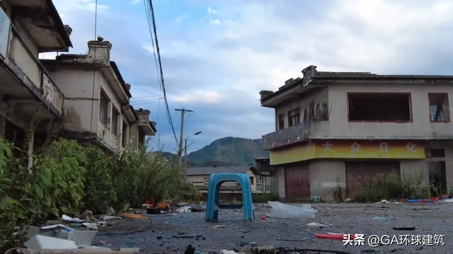 一座被大地“吞掉”的小镇！昔日贵州煤都，如今成了荒山空城？