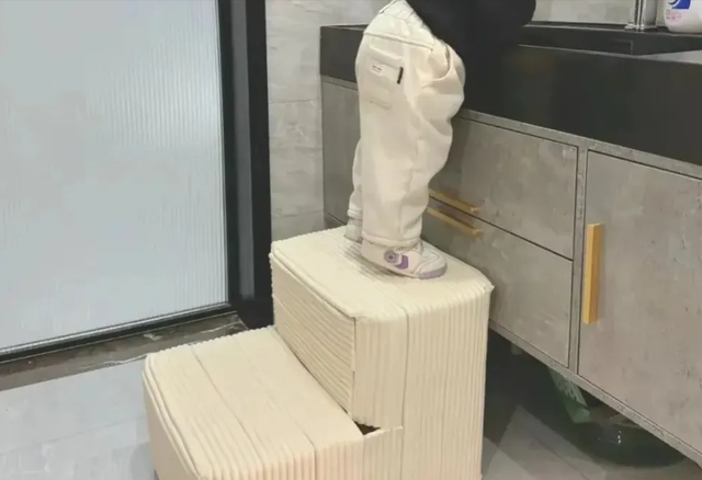 奶粉罐不要扔，在上面打几个洞放在房间里，全家人抢着用，太棒了