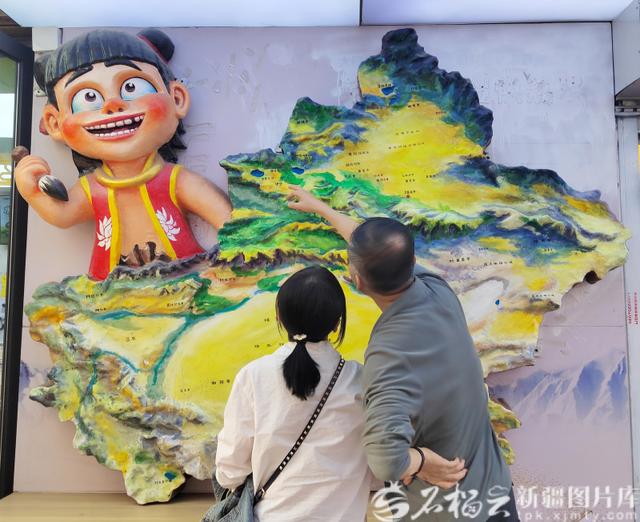 连续三十天！20万+游客每日打卡“第一会客厅”
