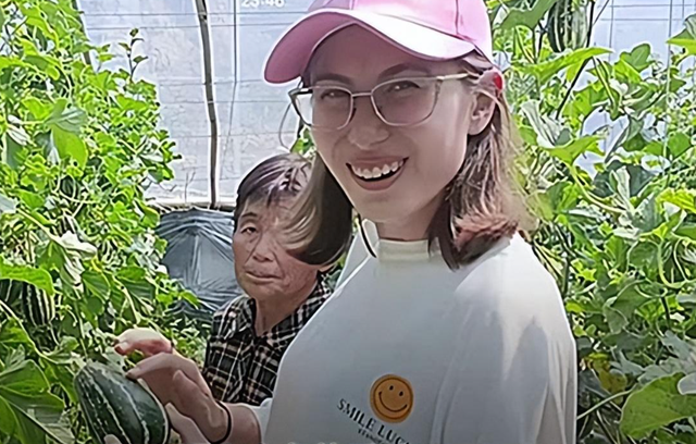 山西农村小伙娶乌克兰美女，丈母娘也跟去老家，今已融入中国