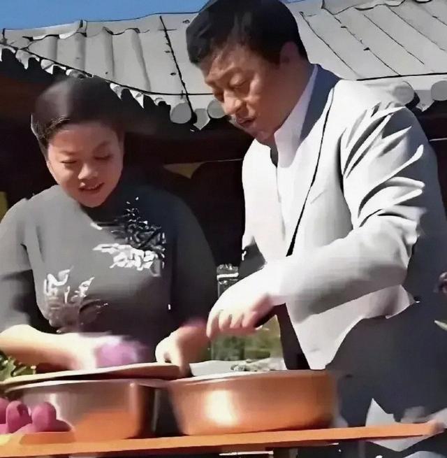 张也才是丰满健壮的女性代表，宽阔的额头， 丰满圆润壮实成熟端庄