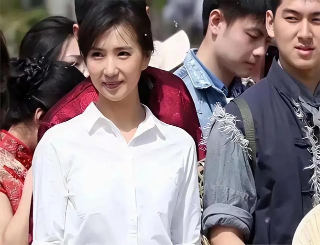 她真不上镜？本人比照片还美，现实长得漂亮，还有一种优雅的气质