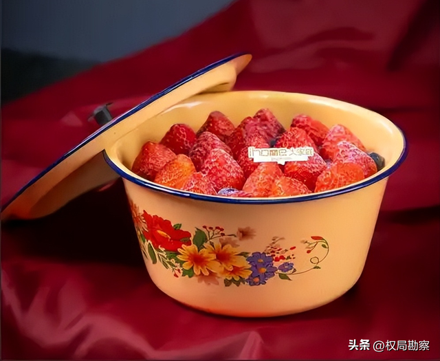 警惕“消费刺客”！全国多地排队抢购，98元一串的糖葫芦值不值？