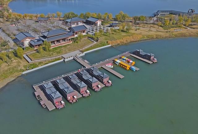 西安七夕公园:水韵织就初冬美景