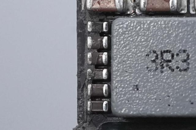 支持Qi2.2无线充电标准，苹果港版25W MagSafe无线充电器拆解