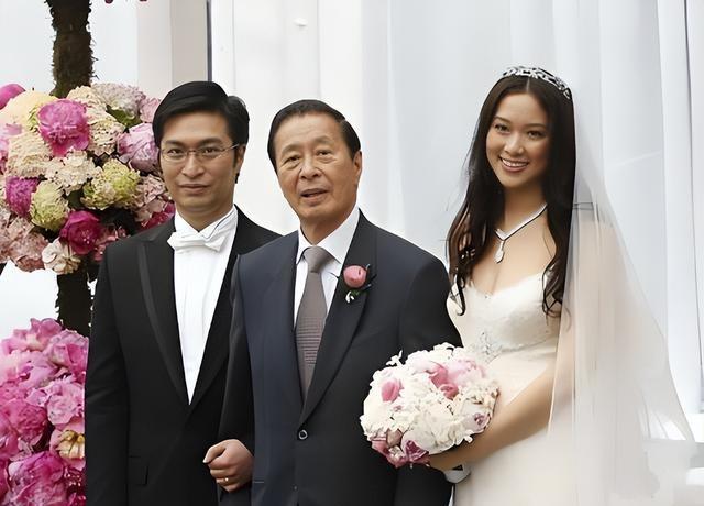 14岁就长得“倾国倾城”，24岁被富豪花7亿娶回家，8年生下4个娃