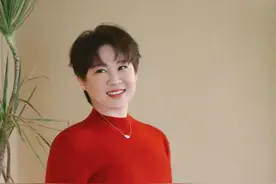 小沈阳为妻子庆生！40岁沈春阳拍完热辣滚烫后，瘦身成功气质大变图片