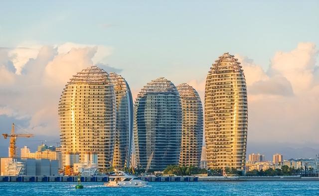 三亚和北海都住过，说句实话，两城相比，北海要比三亚好多了