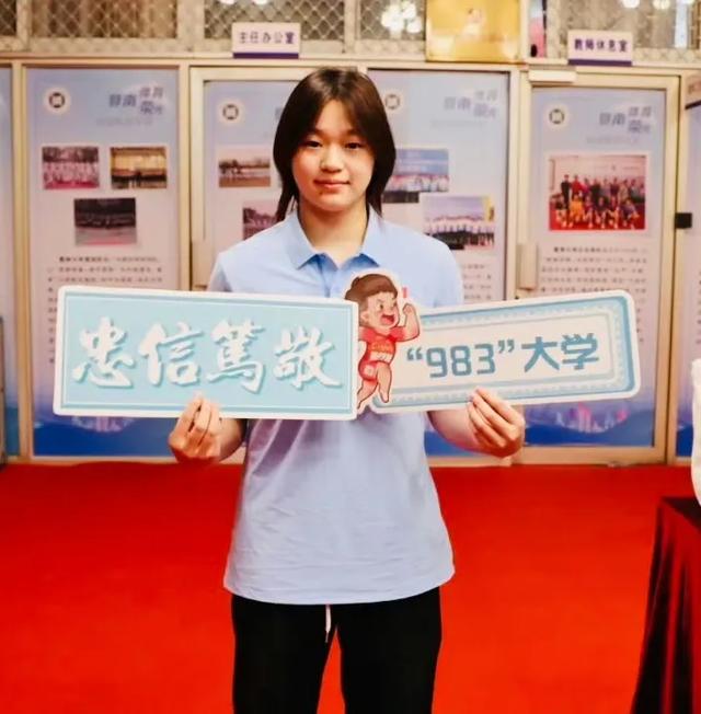 远离身材“审判”！央媒新闻报道，揭开全红婵“发胖”后真实处境