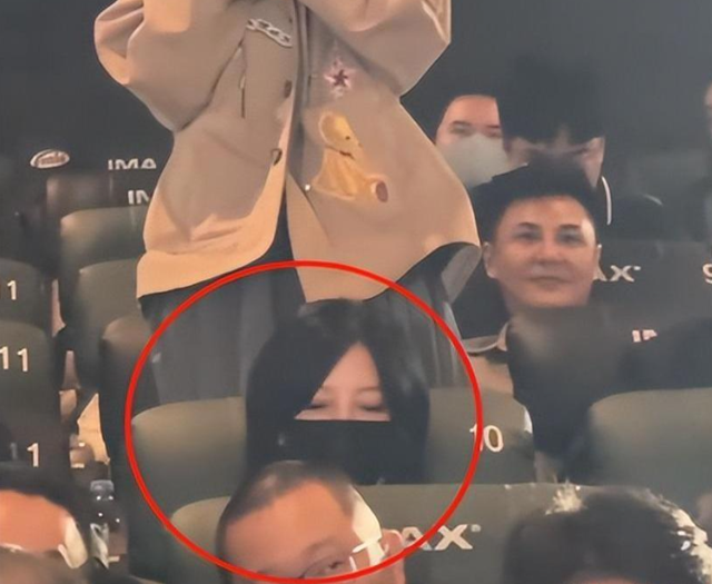 封杀四年，49岁赵薇突传消息，因胃癌去世传闻5个月前就真相大白