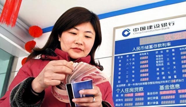 中央再提“涨工资”！2026年工资上调在即，哪些人享受，普调吗？