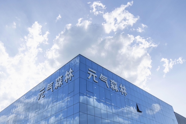 花30块就能当富二代？工厂游火了，中产的周末被穷鬼迪士尼承包了