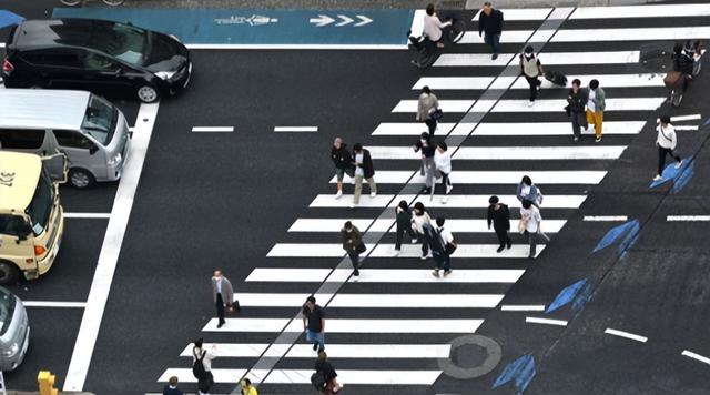 琉球群岛遭围，关于中日，高市终于说了句实话：日本经济遭冲击