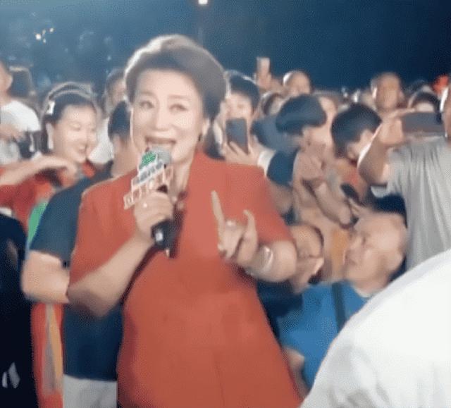 饭喂嘴里都不会吃, 和王为念离婚、艺名被收的小香玉, 终是自讨苦吃