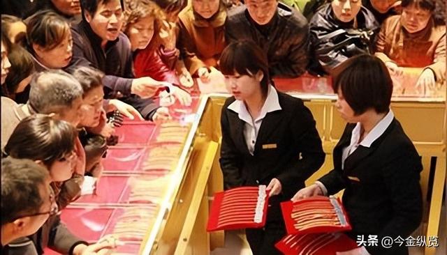 你敢上车吗？黄金暴涨60%！年内50次新高，2026牛市还能疯多久？