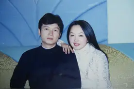 曝杨钰莹前任赖文峰近况！娶小23岁娇妻，素颜近照胜过杨钰莹图片