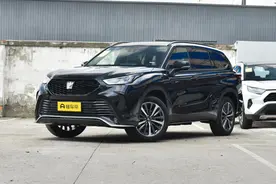 新车 | 售28.48万元起/提供两种动力版本 新款一汽丰田皇冠陆放上市图片