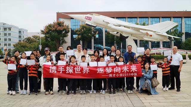 “我以后也要开飞机！”湖南亲子家庭沉浸式体验航空魅力