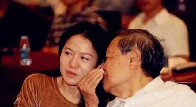 杨振宁追悼会确定，生前状态曝光，意外摔跤住院	，翁帆或早有预料