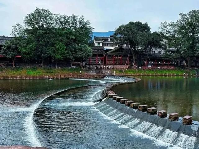 旅游攻略|成都十大必游古镇：交通路线+景点特色，强烈推荐！