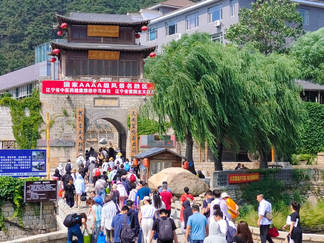北镇“十一”爆款出圈！穿越古今、采摘盲盒、烟火巷味…这座小城正在疯狂上分！