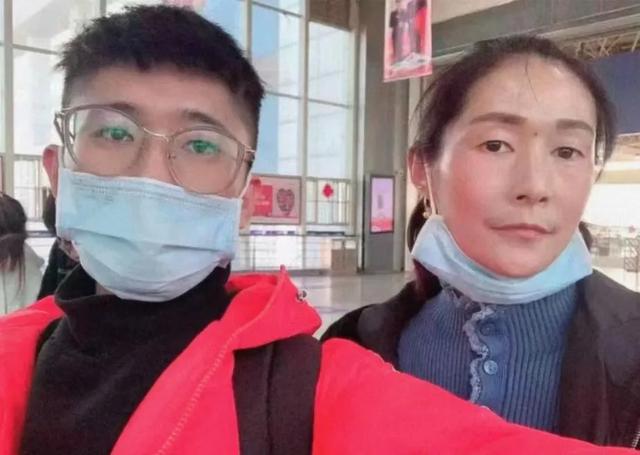 父亲烧死母亲被执行死刑,儿子拒领骨灰,告慰母亲:我给你报仇了!