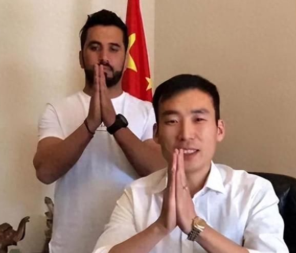 宣布退网！中国男子在巴铁8年，花千万扶贫，妻儿出事后无奈回国