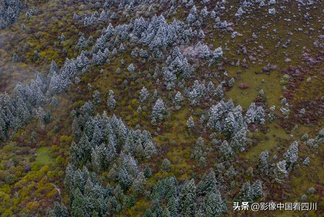 四川牟尼沟：扎嘎瀑布引客来