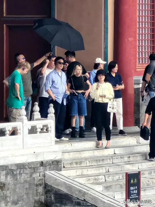陈奕迅逛故宫晒照：“大开眼界”！网友不平：为什么人这么少！