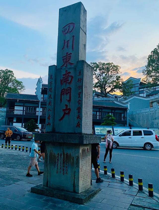 边城印象:一口吃三省 三地闻鸡鸣!