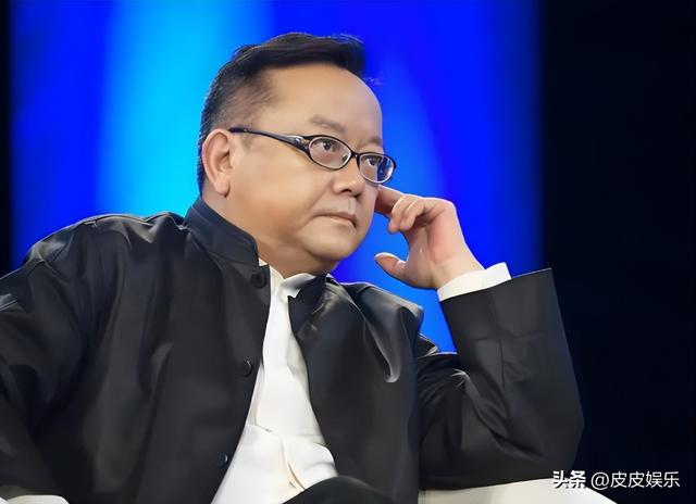 事实证明，被传卖掉上亿豪宅移民美国的王刚，已经走上另一条大道