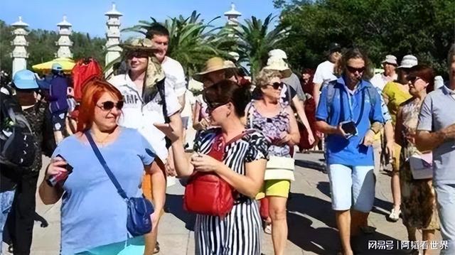 三亚不香了？东北人撤离成潮，背后真相被扒，原因太令人无奈