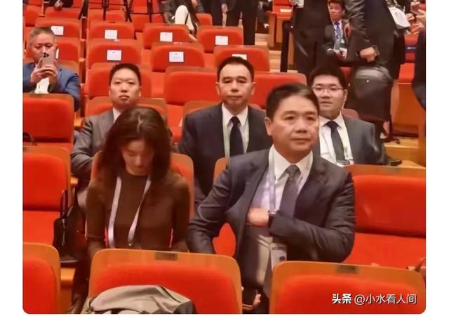 从“掌舵人”到“妻管严”：刘强东的自嘲，藏着婚姻最毒的清醒？