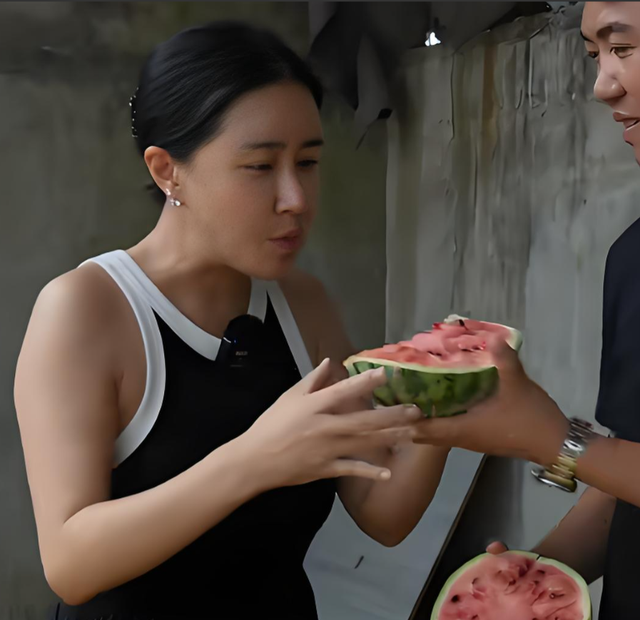 香港三级片女星下嫁农村，曾不雅照满天飞，如今42岁官宣怀孕