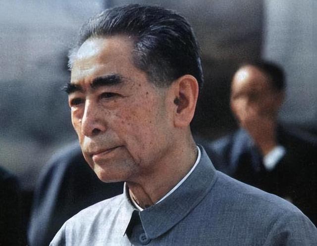 1980年，苏小明到河北慰问演出，互动时，发现38军的战士全是光头