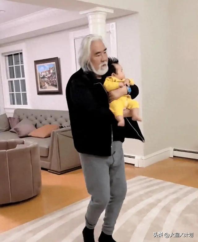 一个贪财一个好色？老夫少妻的“残酷”在74岁的张纪中身上应验了