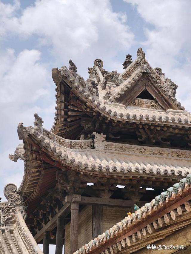 窄巷闯进城隍庙，古柏广场豁然开朗，压缩美学惊艳