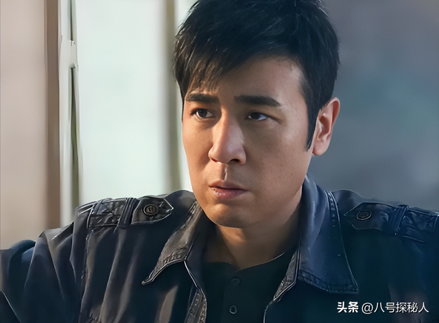 3岁丧父，吃姐姐奶水长大，成名后为8个哥姐买房，如今成全家骄傲